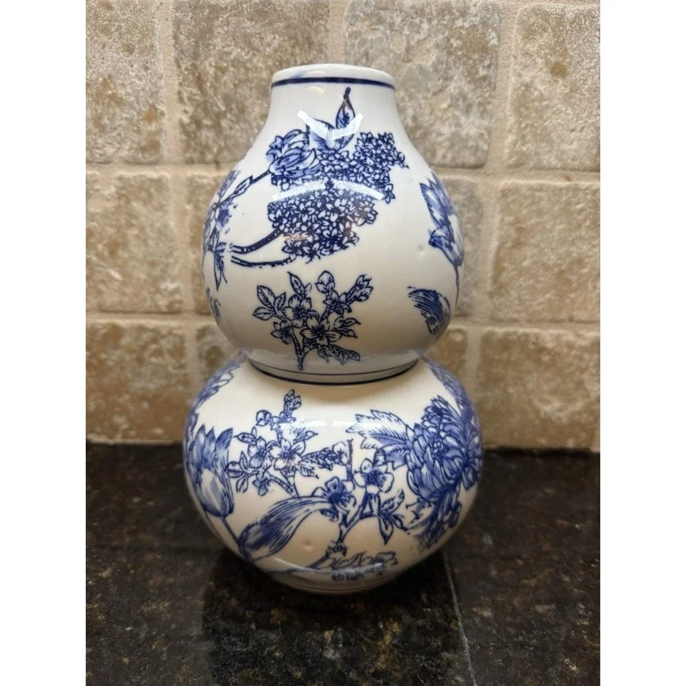 VTG Three Hands Corp Blue and White Large Asian Influenced Round Floral Vase 10